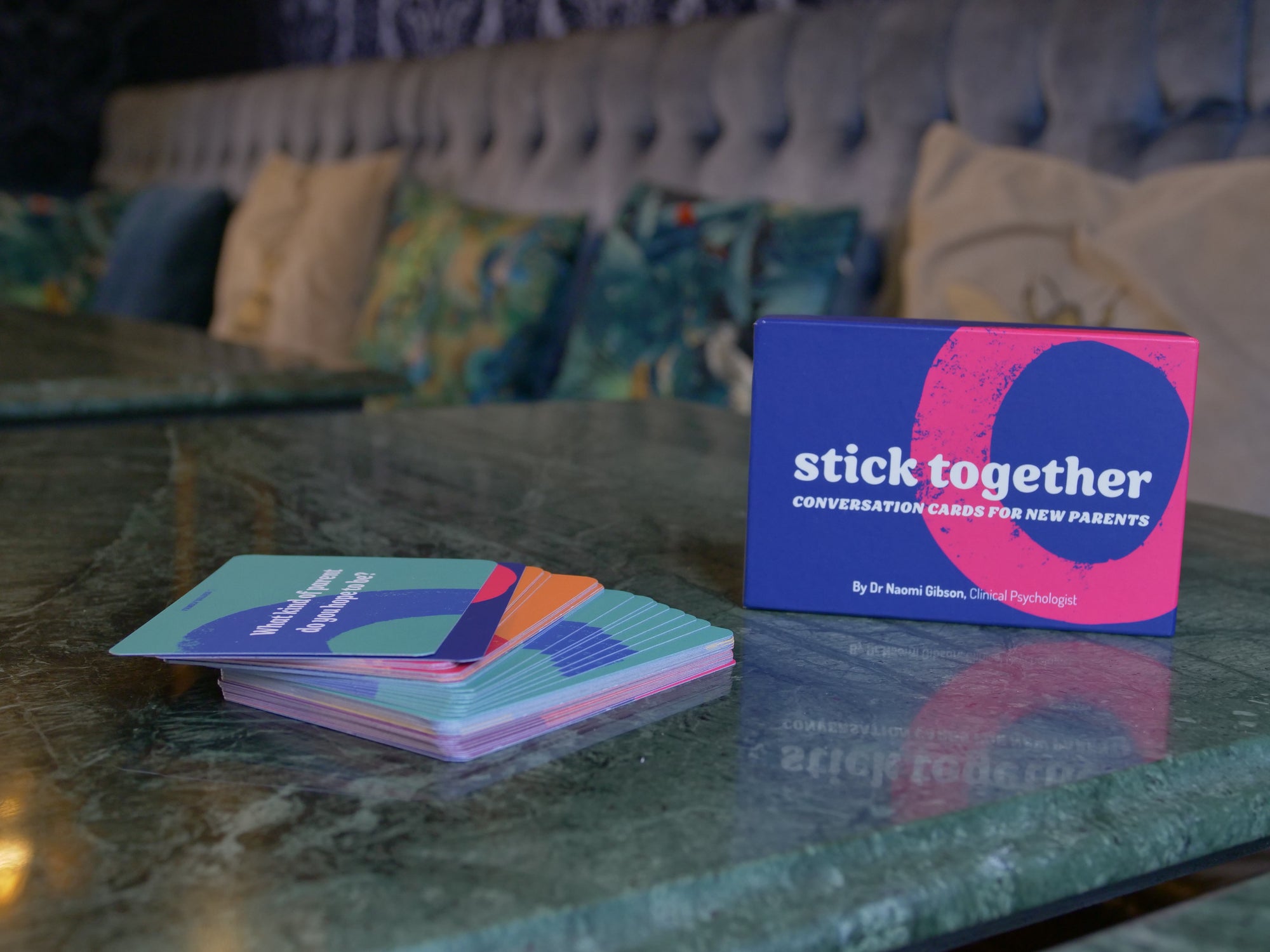 Stapel met stick together cards, om gesprekken tussen nieuwe ouders te begeleiden